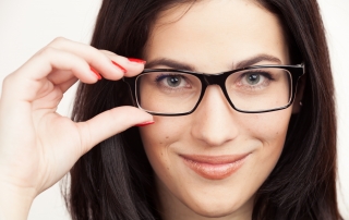 ¿Quién inventó las gafas?